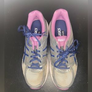 ASICS sneakers in size 6.5W.
